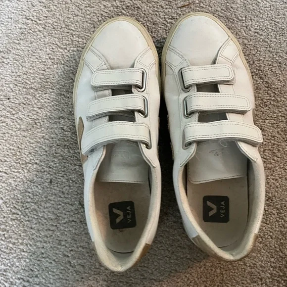 Veja gold Velcro sneakers - Picture 2 of 5